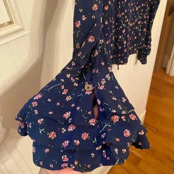 Cleobella Bell Sleeve Rose Patterned Blouse - Picture 10 of 14